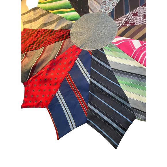 Vintage Handmade Men's Necktie Table Topper - Picture 3 of 8